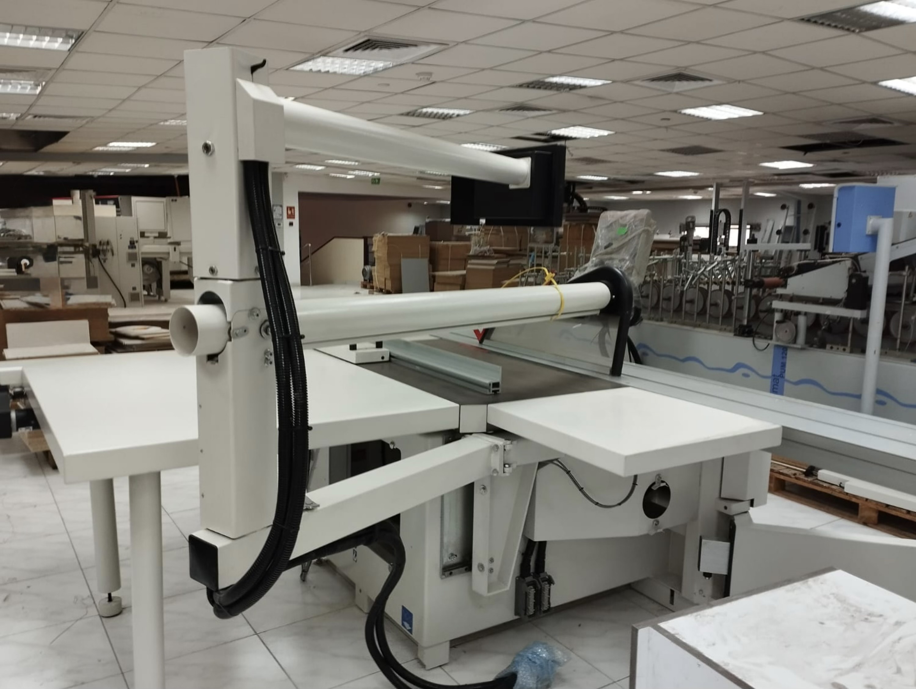 Profile wrapping machine detail